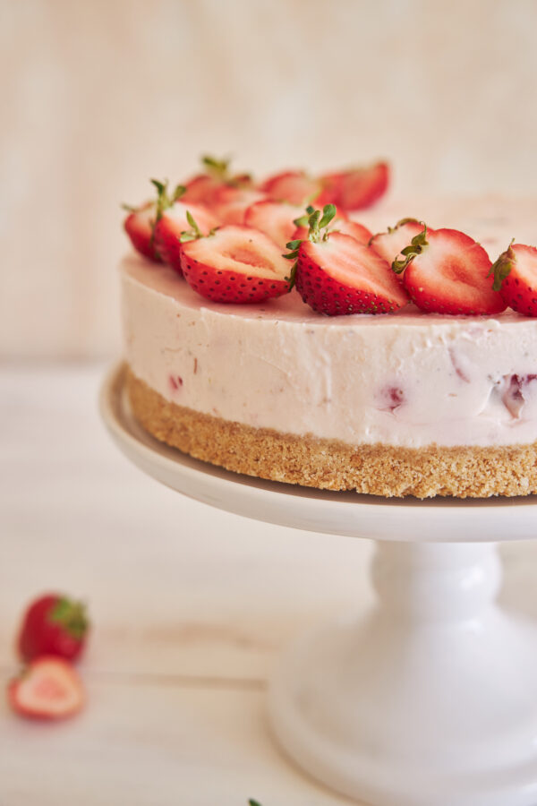 Tarta de yogur y fresas