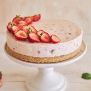 Tarta de yogur y fresas